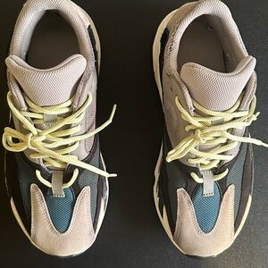 Yeezy Wave Runner Size 10.5